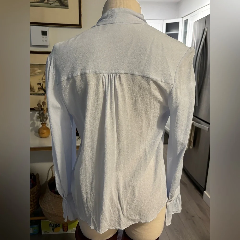 Elegant Light Blue Lilysilk Women's Top. Size XS - Picture 4 of 10